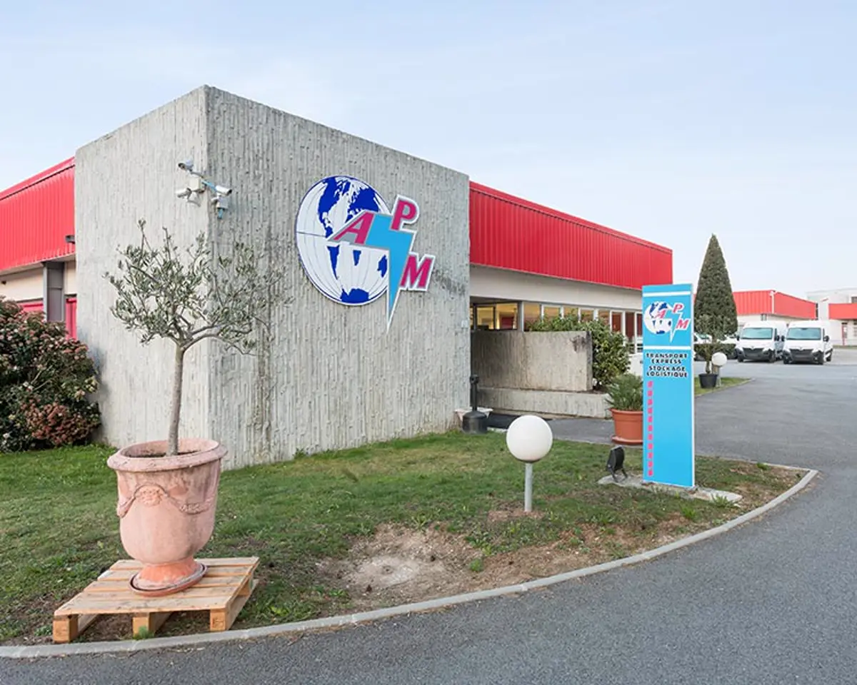 Le site APM Transports à Marignier, au pied des montagnes
